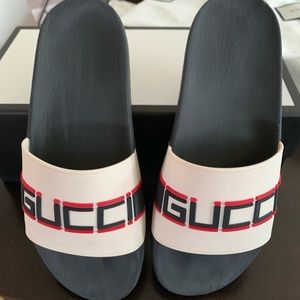 Gucci slide sandal size 38